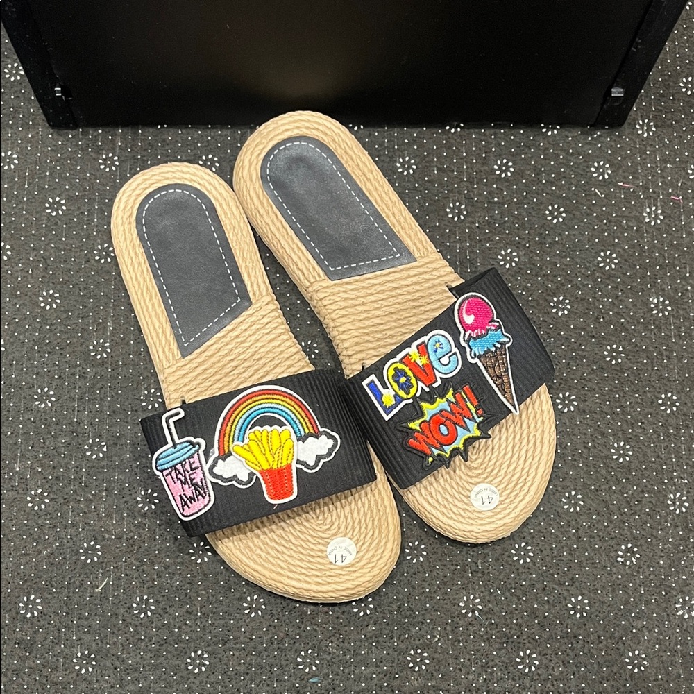 Women's Fun Patch Slide Sandals - Black and Tan